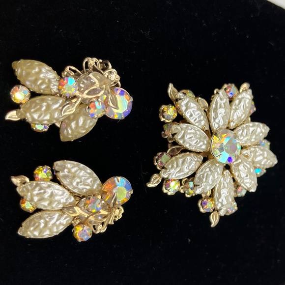 Vintage Flower, Crinkle Pearl, + A.B. Brooch + Earring set. - Picture 4 of 10